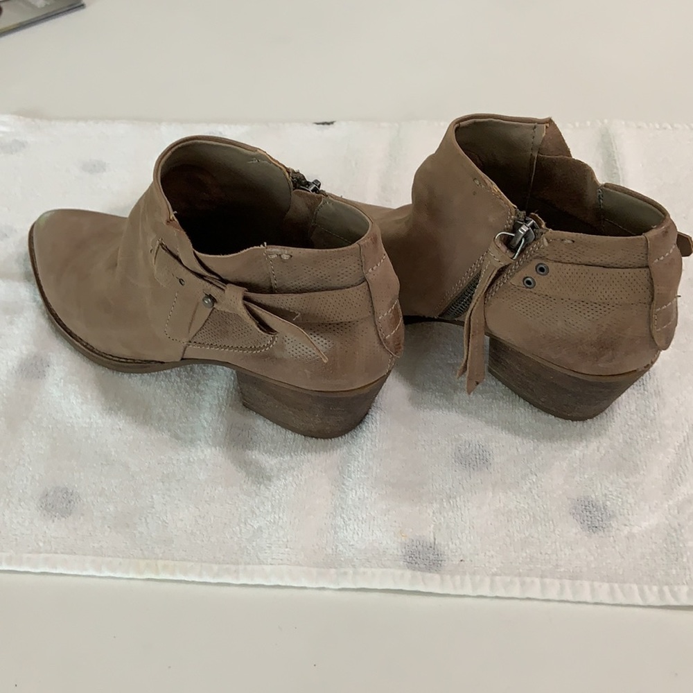 Shoes - Picture 2 of 3